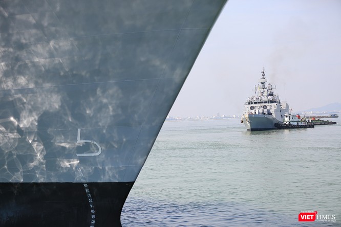 Sức mạnh của tàu hộ vệ tên lửa INS Kamorta và “siêu hậu cần” INS Shakti-Hải quân Ấn Độ ở Đà Nẵng - ảnh 3