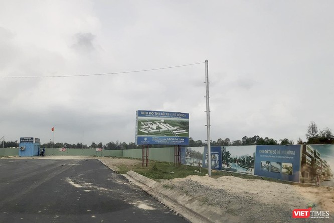 Dự án 7B mở rộng do Công ty CP Bách Đạt An làm chủ đầu tư chỉ là tường rào và bảng hiệu