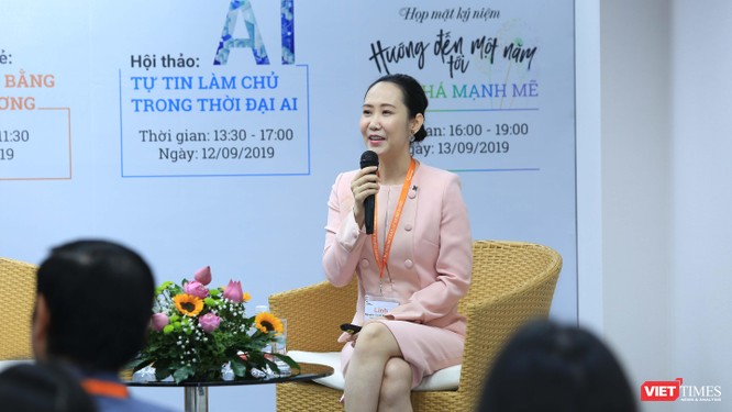 Bà Nguyễn Trịnh Khánh Linh tại cuộc trao đổi 