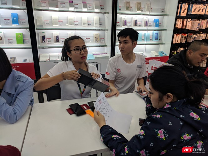 Galaxy S9/S9+ trong ngày mở bán chính thức đầu tiên tại Việt Nam ảnh 7