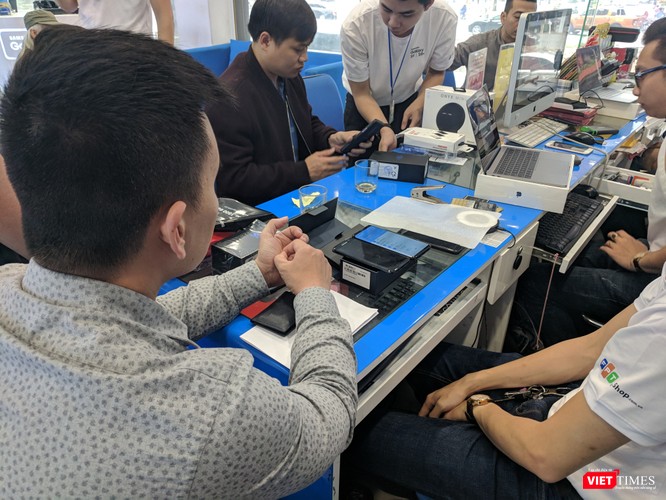 Galaxy S9/S9+ trong ngày mở bán chính thức đầu tiên tại Việt Nam ảnh 5