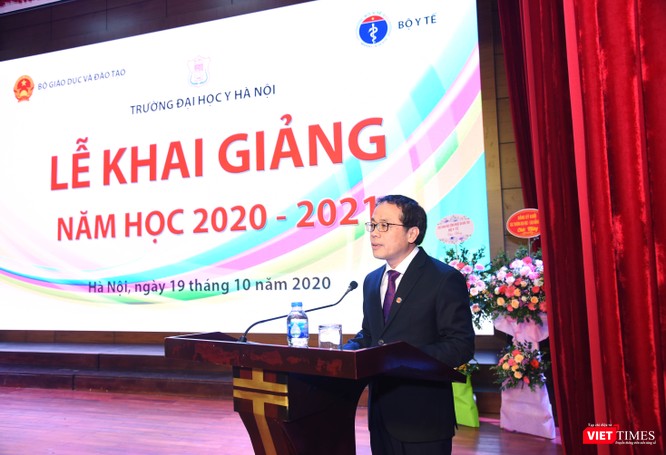 Khai giảng năm học mới, Trường Đại học Y Hà Nội kêu gọi thầy và trò ủng hộ đồng bào miền Trung ảnh 1