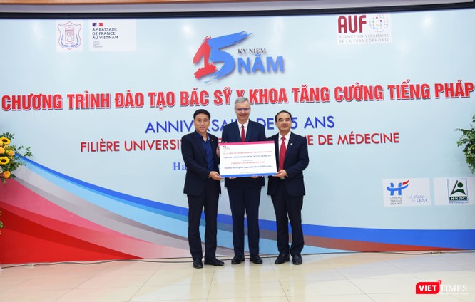 15 năm đào tạo bác sĩ y khoa bằng tiếng Pháp: Hơn 100 sinh viên được học bổng ở Pháp và nhiều nước ảnh 3