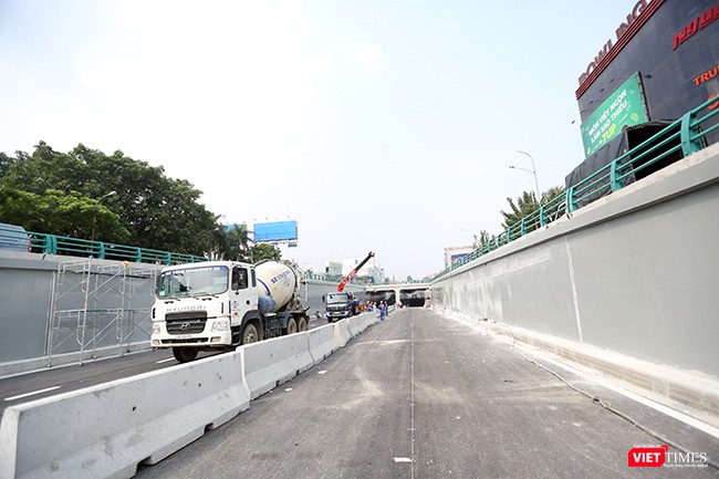Bí thư, Chủ tịch Đà Nẵng thăm và tặng quà đơn vị thi công Hầm chui phục vụ APEC ảnh 4
