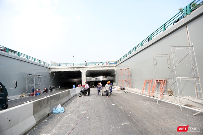 Bí thư, Chủ tịch Đà Nẵng thăm và tặng quà đơn vị thi công Hầm chui phục vụ APEC ảnh 6