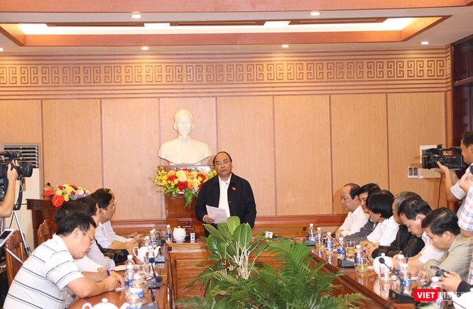 Tại buổi làm việc nhanh với địa phương, Thủ tướng Nguyễn Xuân Phúc ghi nhận nỗ lực của tỉnh Quảng Nam, TP Hội An, nhất là công tác cứu hộ, cứu nạn, bảo đảm lương thực, nước uống cho người dân và đảm bảo tổ chức tốt các sự kiện APEC tại địa phương