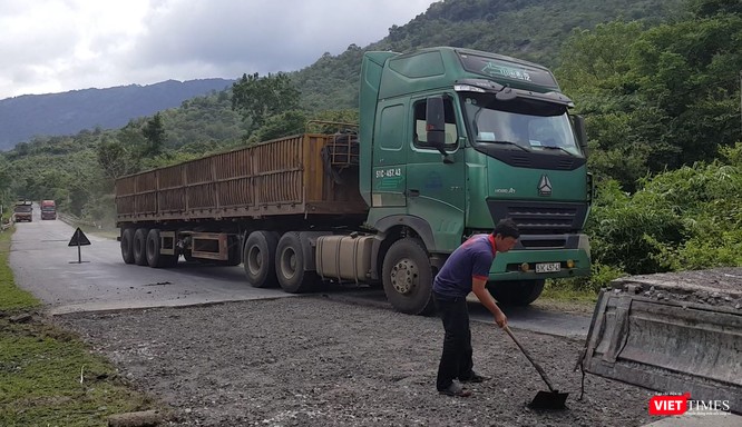 Cận cảnh những “siêu xe Bô xít” đang băm nát QL 27B ảnh 11