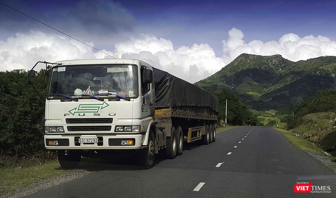 Cận cảnh những “siêu xe Bô xít” đang băm nát QL 27B ảnh 2