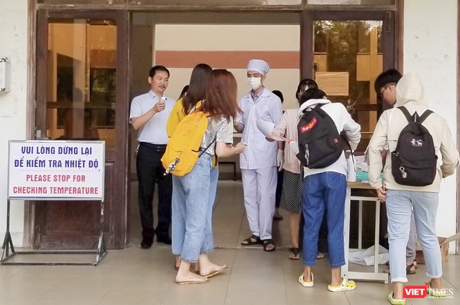 Ảnh: Ngày đầu sinh viên ở Đà Nẵng đến trường sau 4 tuần nghỉ phòng dịch COVID-19 - ảnh 6