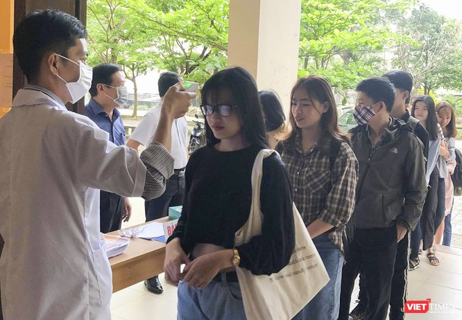 Ảnh: Ngày đầu sinh viên ở Đà Nẵng đến trường sau 4 tuần nghỉ phòng dịch COVID-19 - ảnh 7