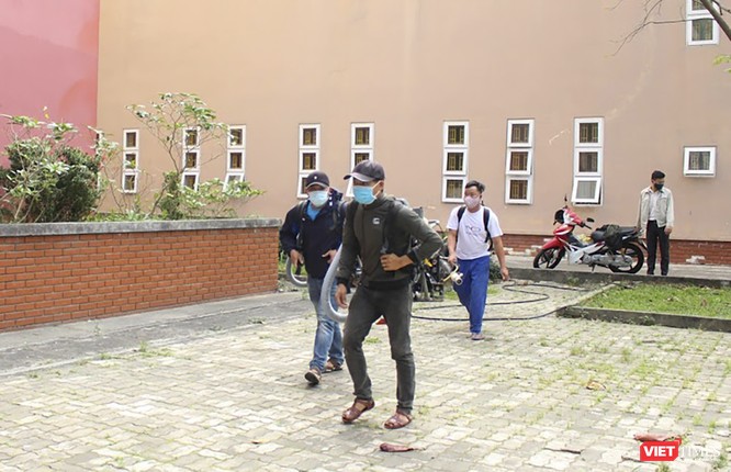 Ảnh: Ngày đầu sinh viên ở Đà Nẵng đến trường sau 4 tuần nghỉ phòng dịch COVID-19 - ảnh 16