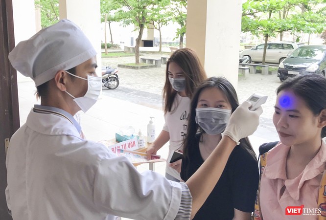 Ảnh: Ngày đầu sinh viên ở Đà Nẵng đến trường sau 4 tuần nghỉ phòng dịch COVID-19 - ảnh 4