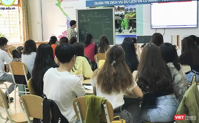 Ảnh: Ngày đầu sinh viên ở Đà Nẵng đến trường sau 4 tuần nghỉ phòng dịch COVID-19 - ảnh 9