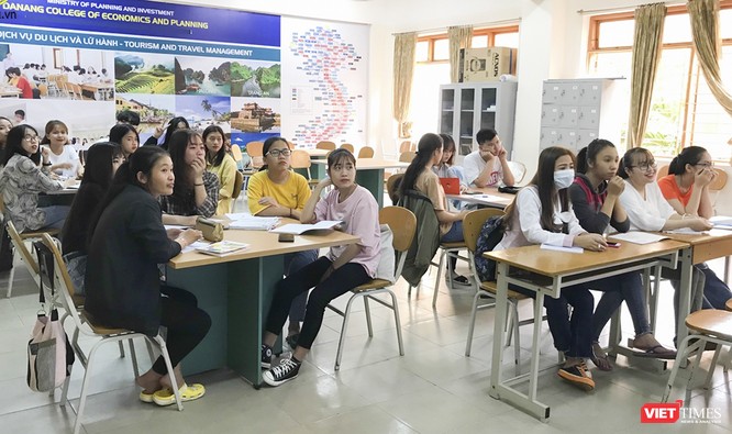 Ảnh: Ngày đầu sinh viên ở Đà Nẵng đến trường sau 4 tuần nghỉ phòng dịch COVID-19 - ảnh 10
