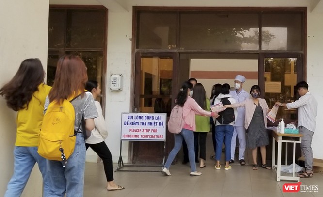 Ảnh: Ngày đầu sinh viên ở Đà Nẵng đến trường sau 4 tuần nghỉ phòng dịch COVID-19 - ảnh 5