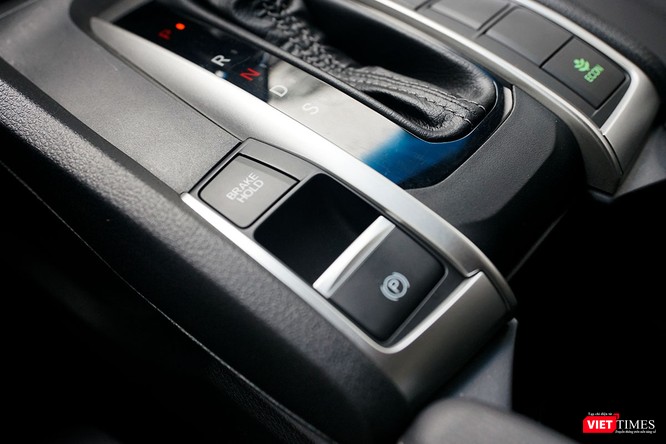 Honda Civic 1.8 E 2018 có xứng với mức giá 758 triệu đồng? ảnh 16