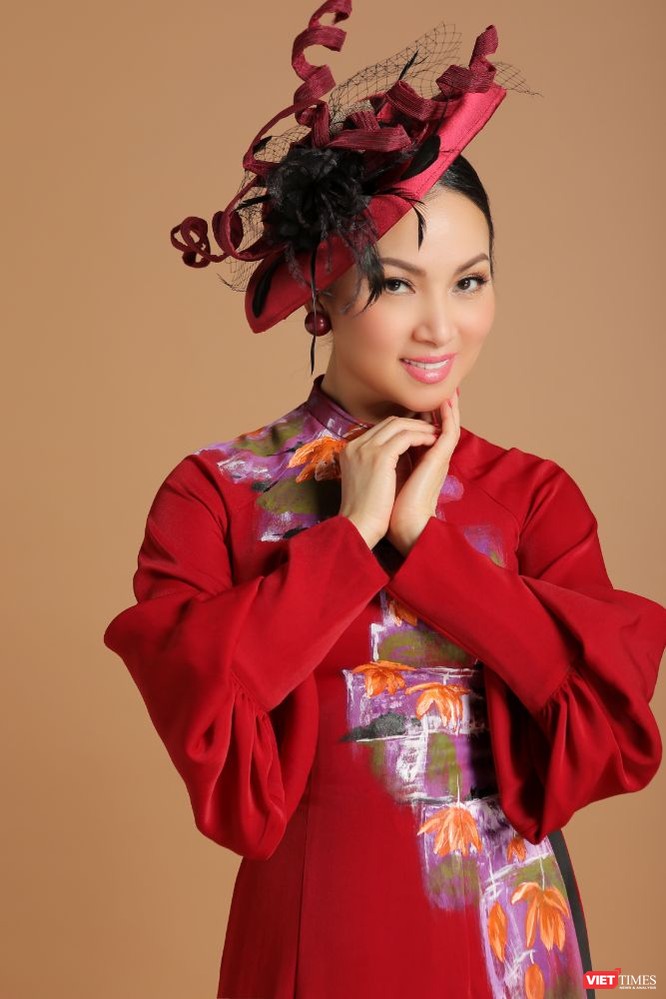 Ca sĩ Hà Phương hóa quý cô sang chảnh với áo dài - ảnh 9