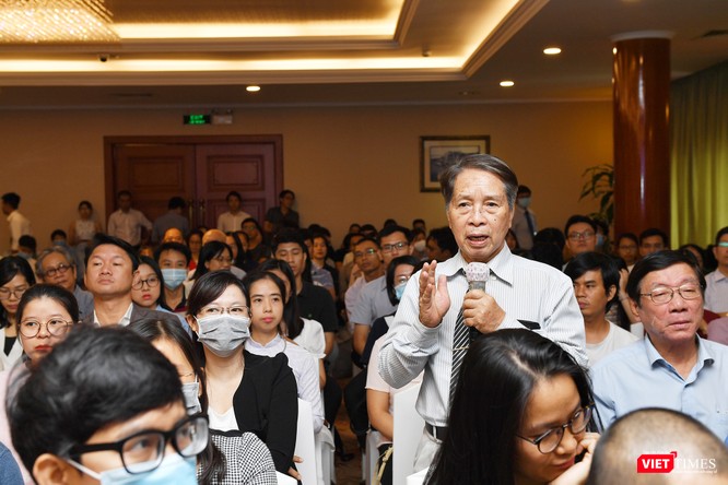 Dịch giả Trần Văn Thuận nhận giải Sách hay 2020 với việc chuyển ngữ cuốn