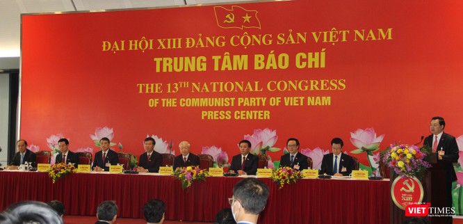 Chùm ảnh: Tổng Bí thư Nguyễn Phú Trọng chủ trì buổi họp báo đầu tiên của Đại hội Đảng khoá XIII ảnh 4