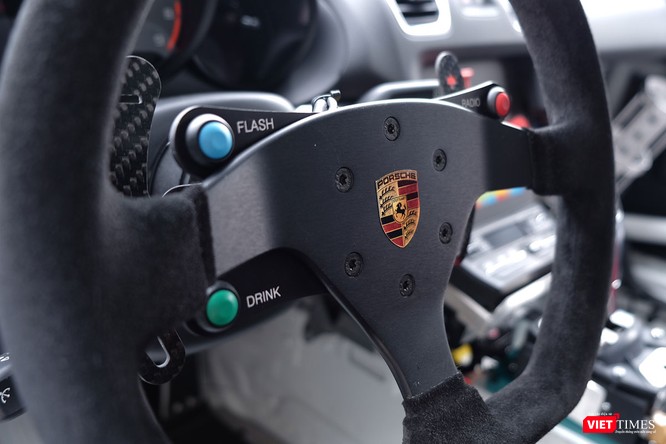 "Mòn mắt" với Porsche Cayman GT4 Clubsport bất ngờ xuất hiện tại Việt Nam ảnh 12