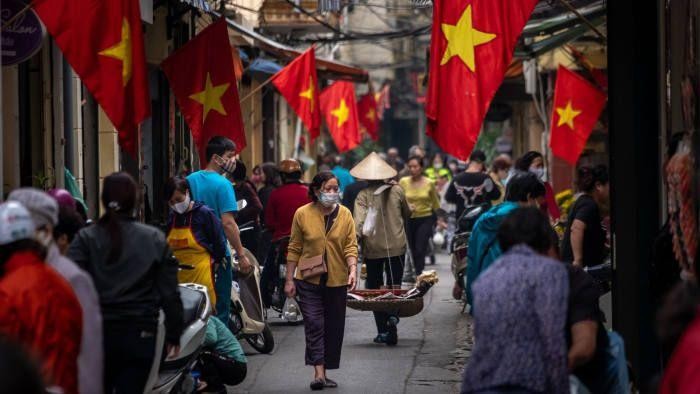 Việt Nam đã kiểm soát dịch Covid-19 rất thành công, nhờ đó duy trì được xuất khẩu và tăng trưởng kinh tế. (Ảnh: Internet) Khi kinh tế gia Harvard điều trần phản đối “dán nhãn” Việt Nam thao túng tiền tệ ảnh 4