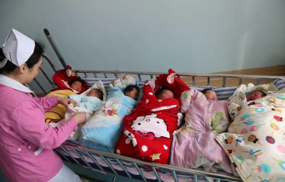 Tỷ lệ sinh ở các quốc gia Đông Á giảm mạnh.