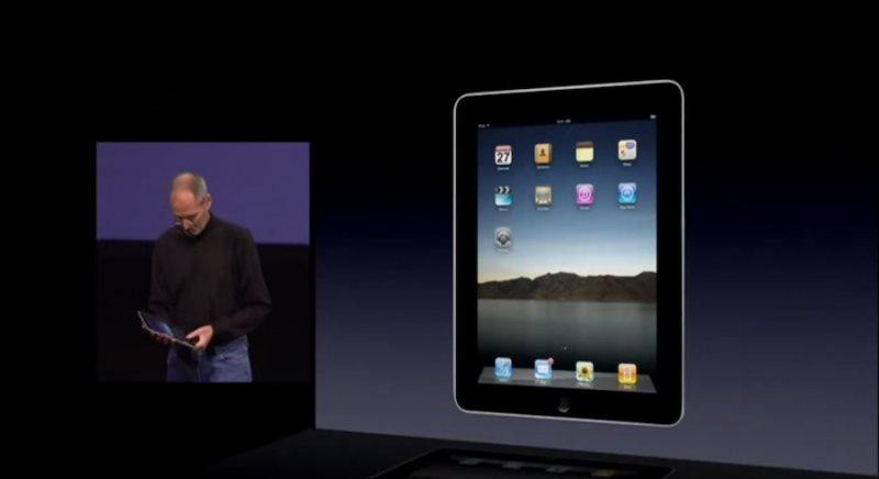 Năm 2010, chiếc iPad thế hệ đầu tiên được Apple bán ra đầu tiên tại Mỹ.