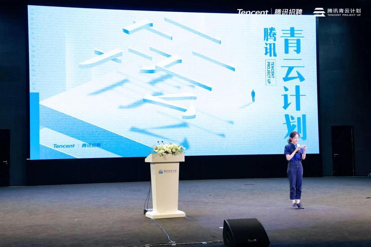 Thi hùng biện tuyển chọn nhân tài trong chương trình tìm kiếm tài năng trẻ mang tên "Kế hoạch Thanh Vân" của Tencent. Ảnh: Sina. Ke hoach Thanh Van.png