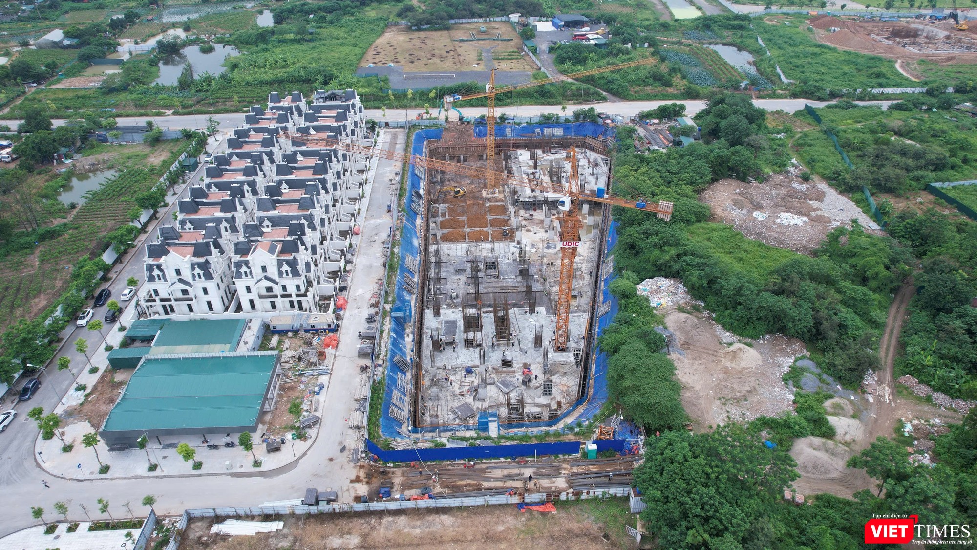 Vào thời điểm năm 2010, UBND TP Hà Nội đã chấp thuận chủ trương đầu tư dự án The Jade Orchid Cổ Nhuế cho Công ty Cổ phần Đầu tư xây dựng và lắp máy TMC (nay là Công ty Cổ phần Đầu tư xây dựng Bạch Đằng TMC) theo hình thức thỏa thuận chuyển nhượng, với mục đích xây dựng tổ hợp công trình căn hộ, văn phòng và công cộng. vt-k.jpg