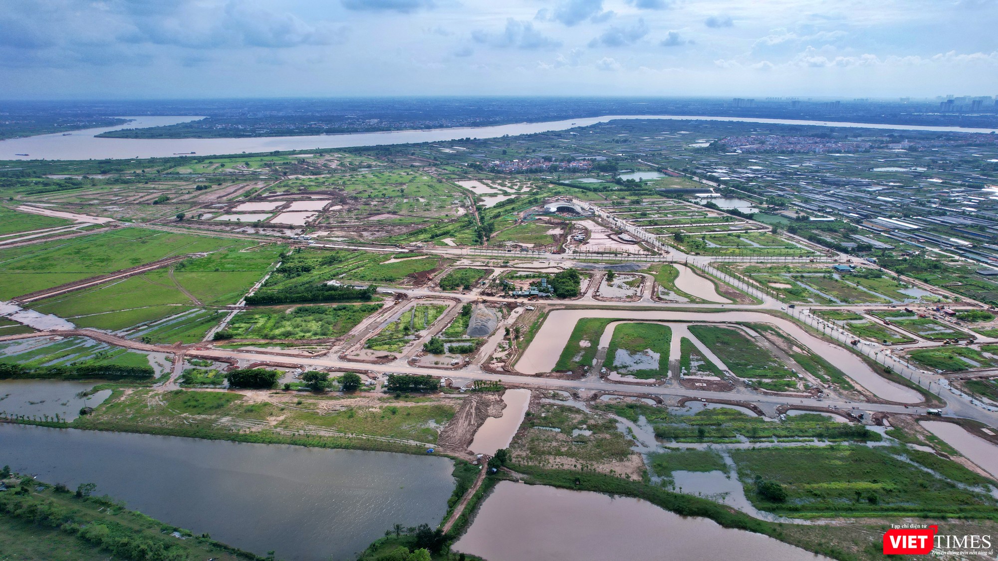 Khu đô thị nhà vườn sinh thái tại Hưng Yên có tên thương mại Alluvia City được chủ đầu tư Xuân Cầu Holdings triển khai vào đầu tháng 3/2025. Quy mô dự án 198,4 ha, với tổng mức đầu tư hơn 31.000 tỷ đồng (khoảng 1,2 tỷ USD). vt-xc1.JPG