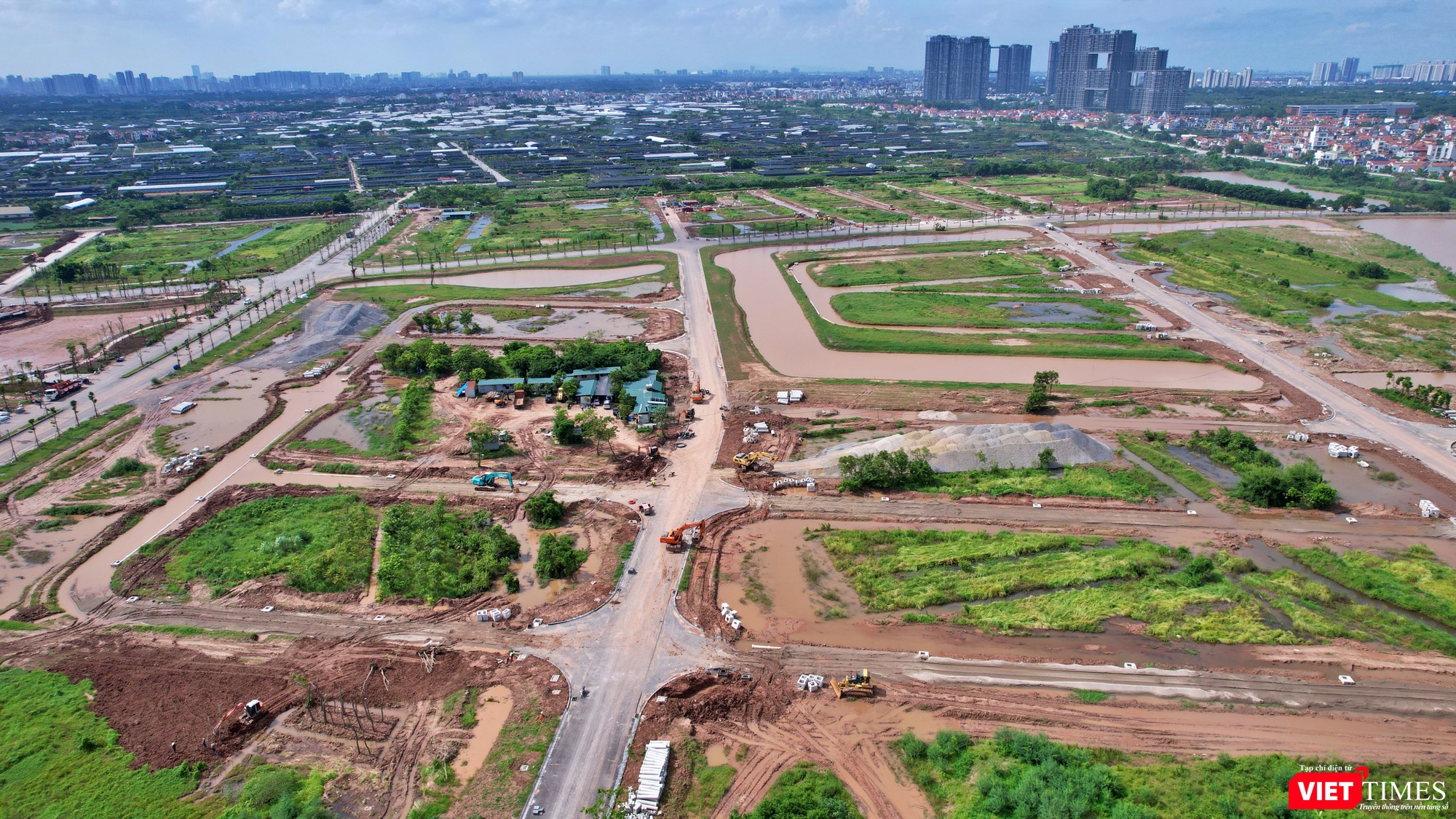 Với sự tham gia của các tập đoàn lớn cùng tiến độ thi công khẩn trương, Alluvia City dự kiến sẽ là một trong những dự án đô thị sinh thái quy mô lớn ven sông Hồng. vt-xc5.JPG
