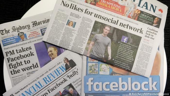 Các nền tảng công nghệ lớn đang áp dụng các tiêu chí hạn hẹp, không rõ ràng để trục lợi từ các nhà xuất bản. Ảnh: DW Các nền tảng công nghệ lớn đang áp dụng các tiêu chí hạn hẹp, không rõ ràng để trục lợi từ các nhà xuất bản. Ảnh: DW