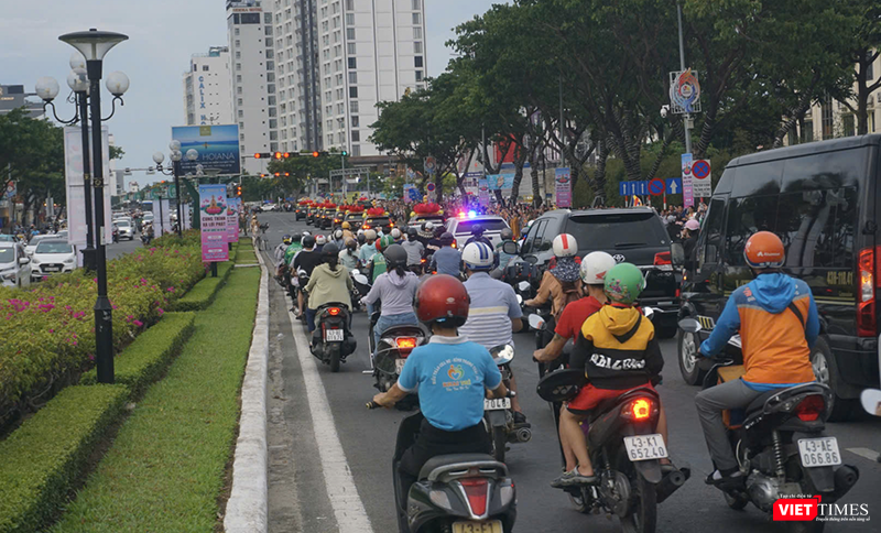 Hàng nghìn người dân Đà Nẵng trang nghiêm đón xá lợi Đức Phật từ Ấn Độ ảnh 10 vt_xa loi 5.png