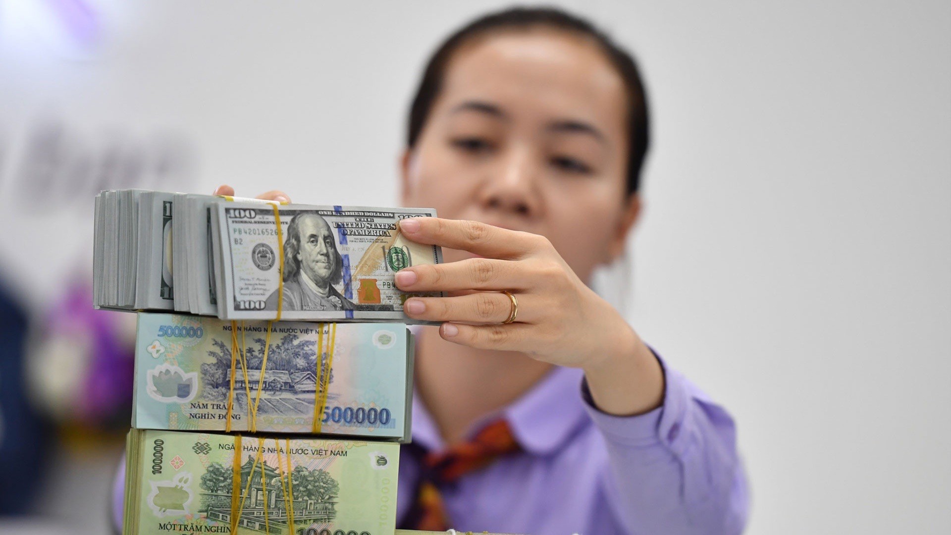 Theo chuyên gia, dòng tiền tín dụng cần được hướng sang hoạt động sản xuất kinh doanh ty-gia-usd.jpg