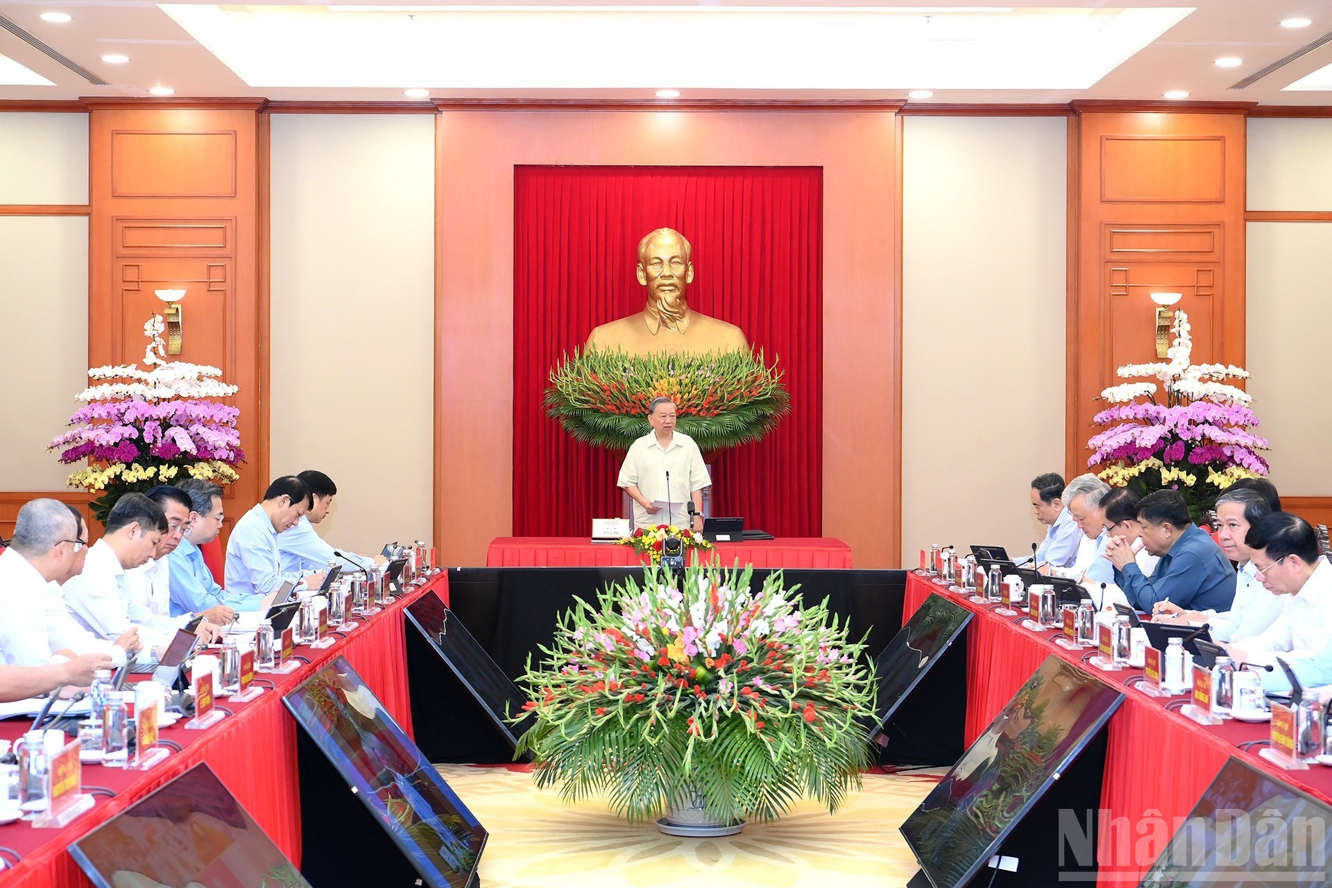 Tổng bí thư Tô Lâm chủ trì phiên họp Thường trực Ban chỉ đạo Trung ương về phát triển khoa học, công nghệ, đổi mới sáng tạo và chuyển đổi số. Ảnh: Nhandan. ndo_br_a3-bnd-3019.jpg