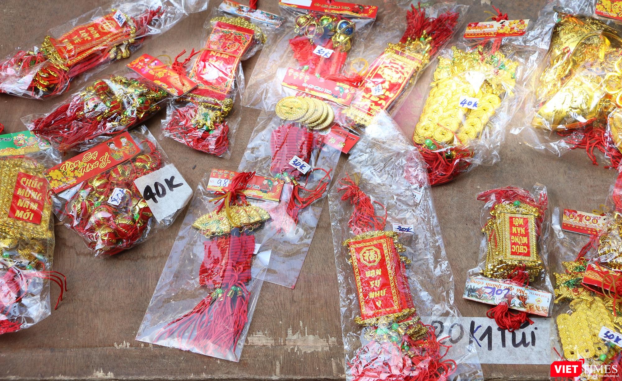 Đồ treo cành đào, cành mai có giá từ 20 nghìn đồng đến 40 nghìn đồng Đồ treo cành đào, cành mai có giá từ 20 nghìn đồng đến 40 nghìn đồng