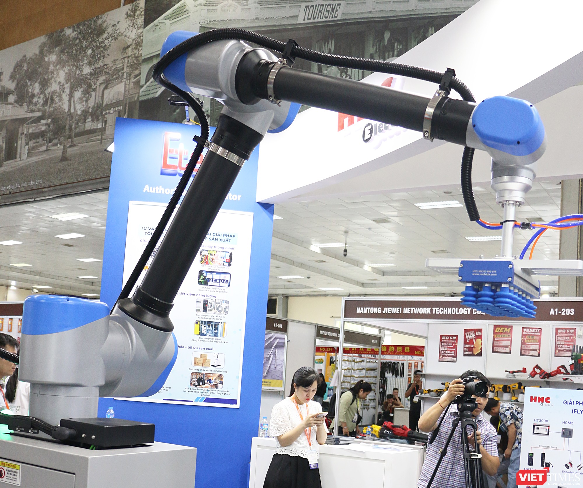 vt_robot dong goi san pham.jpg