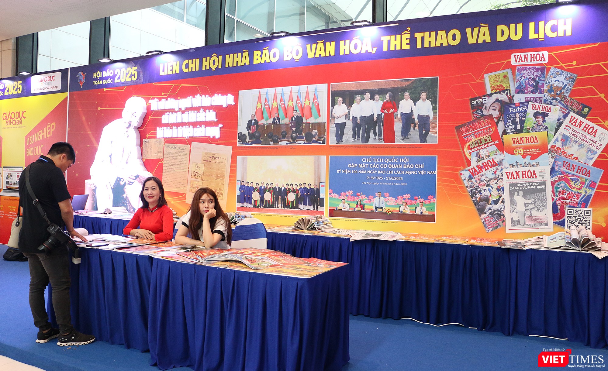 Gian trưng bày của Liên Chi hội nhà báo Bộ Văn hóa, Thể thao và Du lịch vt_bo vh tt va dl.jpg