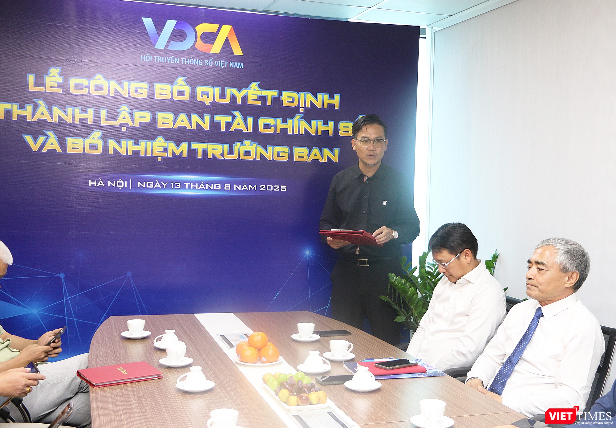 Ông Hoàng Viết Tiến đọc quyết định thành lập Ban Tài chính số VDCA vt_hoang viet tien.jpg
