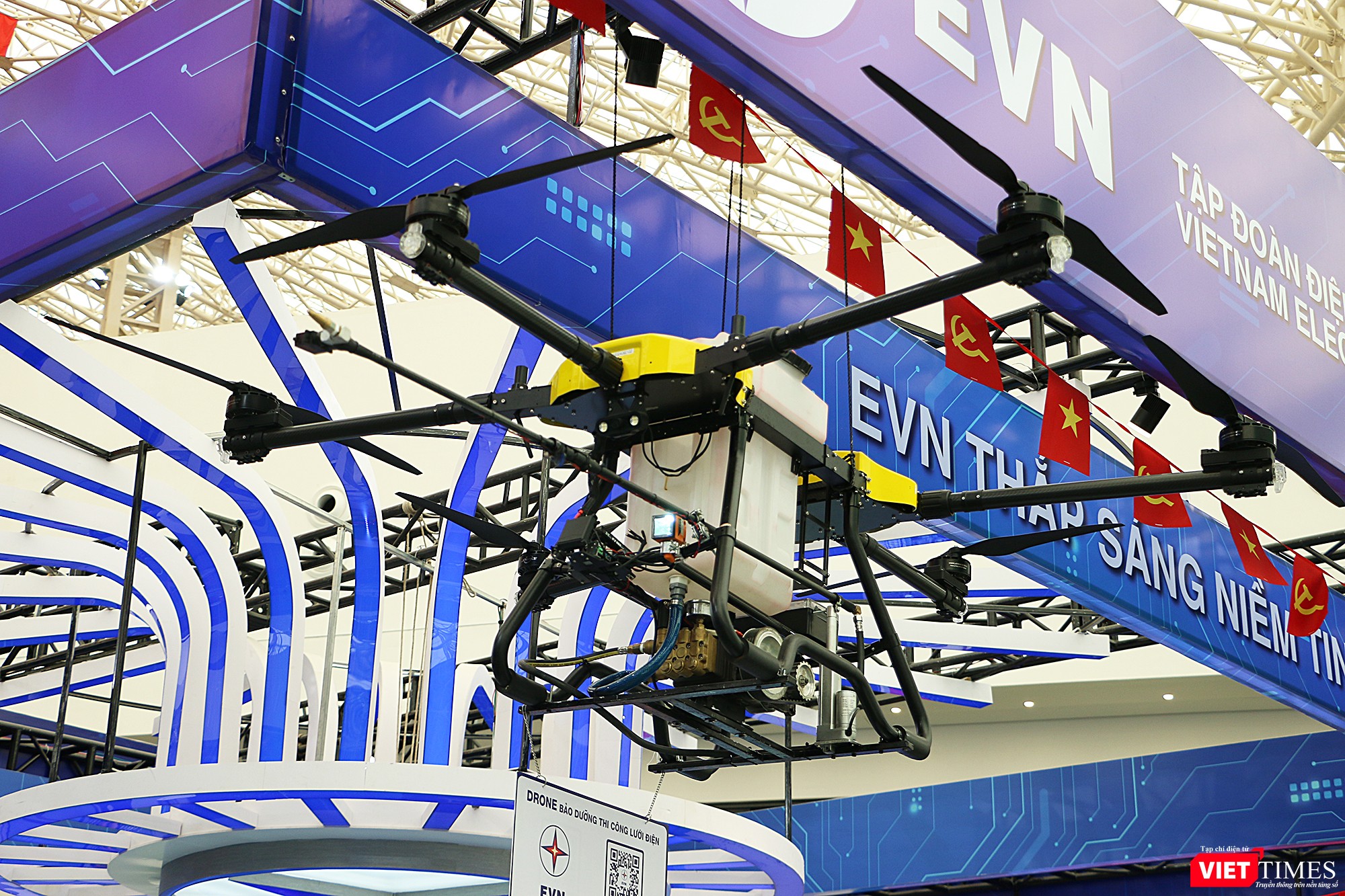 Mẫu drone dùng để bảo dưỡng, thi công lưới điện của Tập đoàn Điện lực Việt Nam vt_trien lam 32.jpg