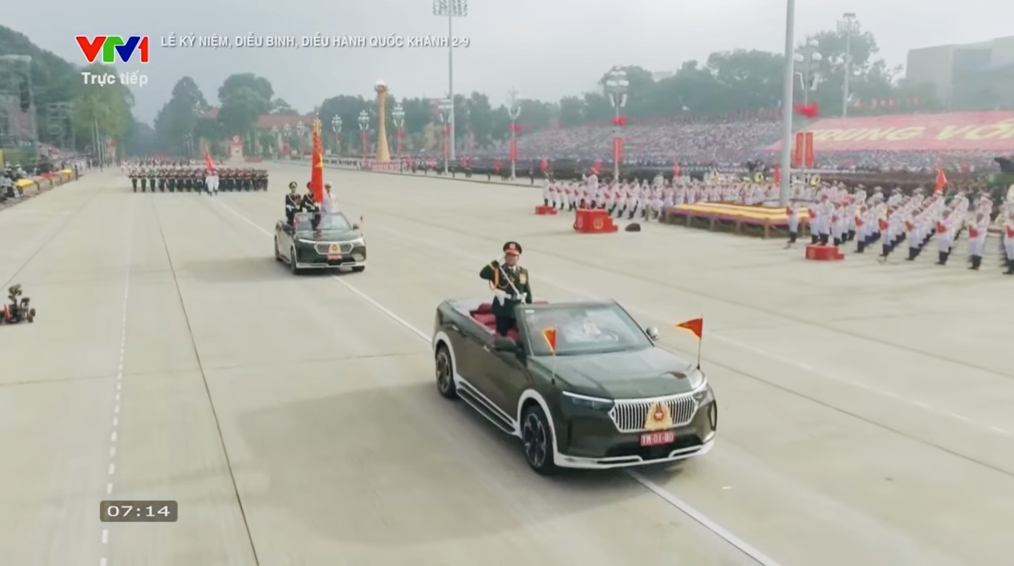 Thượng tướng Nguyễn Hồng Thái, Ủy viên Trung ương Đảng, Ủy viên Quân ủy Trung ương, Thứ trưởng Bộ Quốc phòng chỉ huy dẫn đầu các khối đại diện cho Quân đội nhân dân Việt Nam anh hùng và Dân quân tự vệ tiến vào Lễ đài. IMG_1008.jpeg