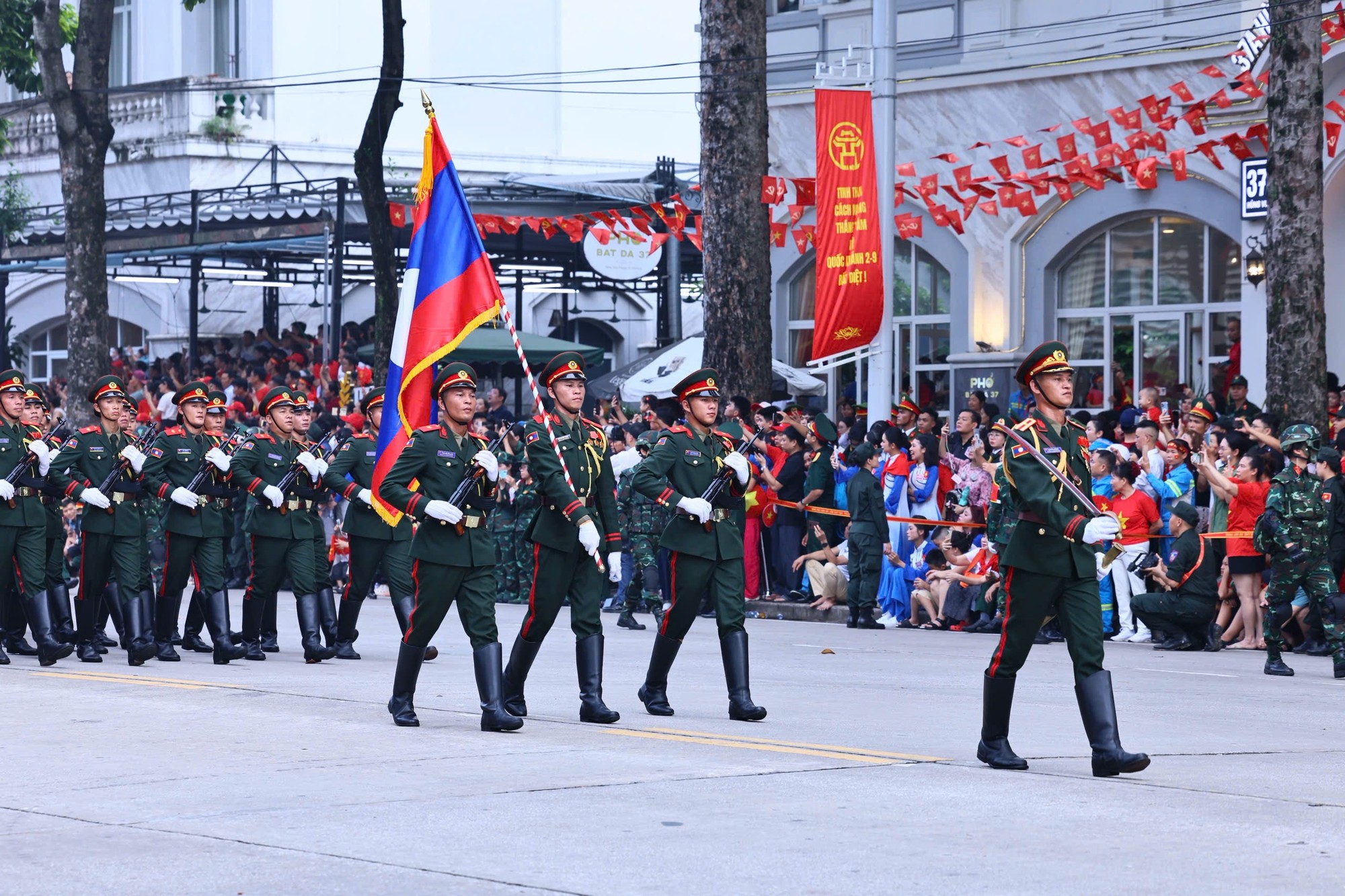 Khối Quân đội nhân dân Lào. Ảnh: Đặng Công Nghĩa IMG_1068.jpeg