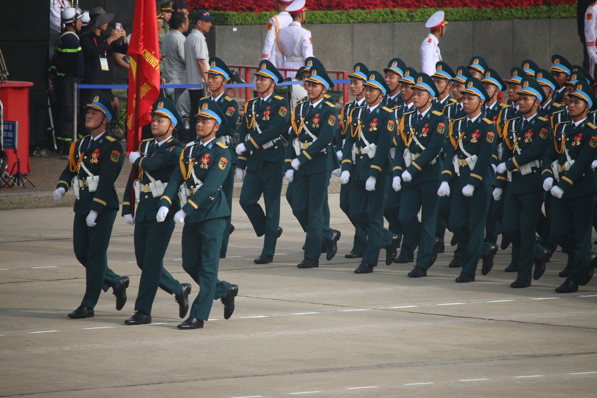 hát huy truyền thống anh hùng, Bộ đội Phòng không – Không quân hôm nay không ngừng lớn mạnh, làm chủ khoa học công nghệ, vũ khí trang bị và phương thức tác chiến hiện đại, bảo vệ vững chắc Tổ quốc trong mọi tình huống. IMG_5208.JPG