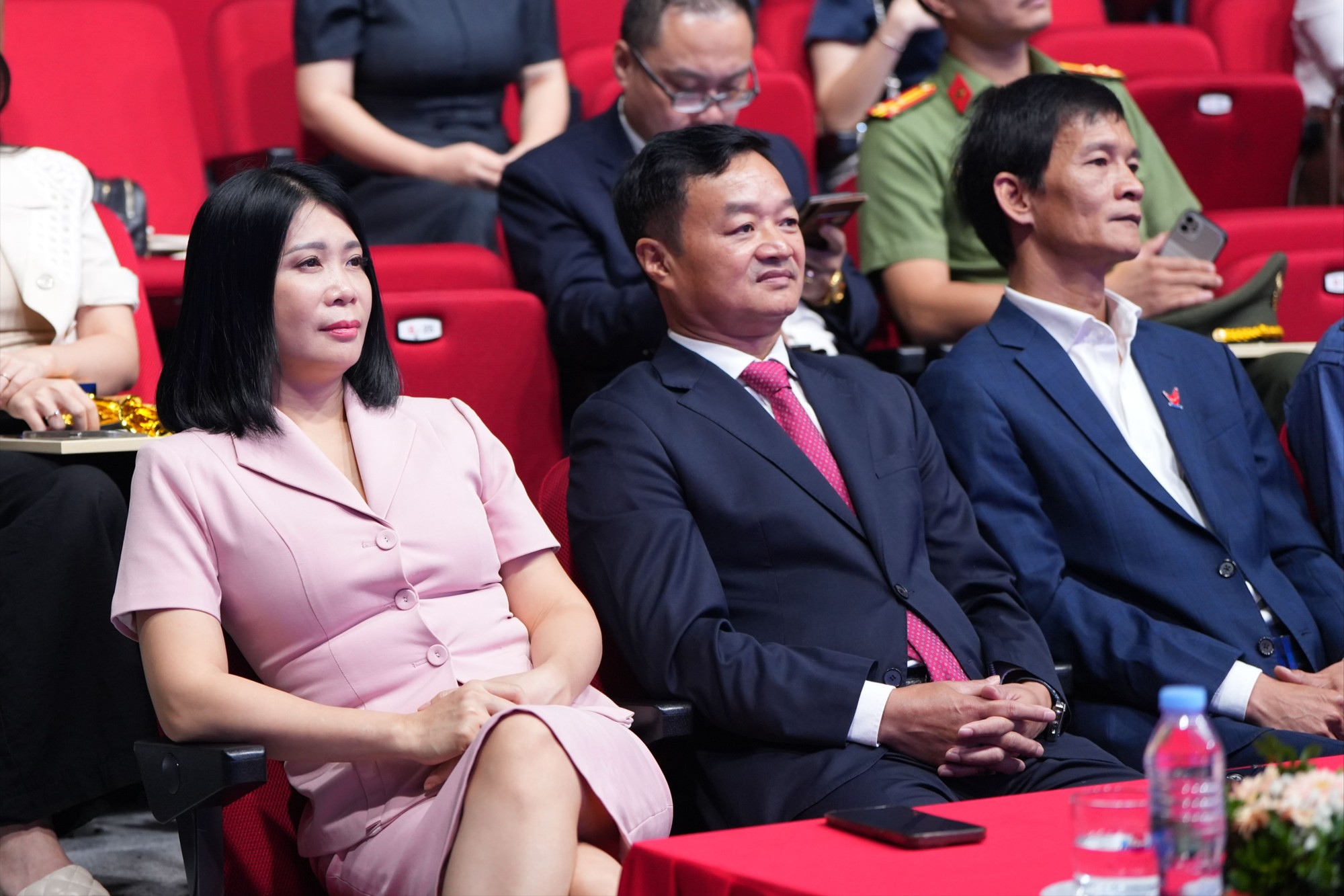 Đến dự lễ trao giải còn có sự hiện diện của các Phó chủ tịch, các đơn vị trực thuộc Hội truyền thông số Việt Nam, lãnh đạo Cục, vụ các bộ, ban, ngành CDC07064.JPG