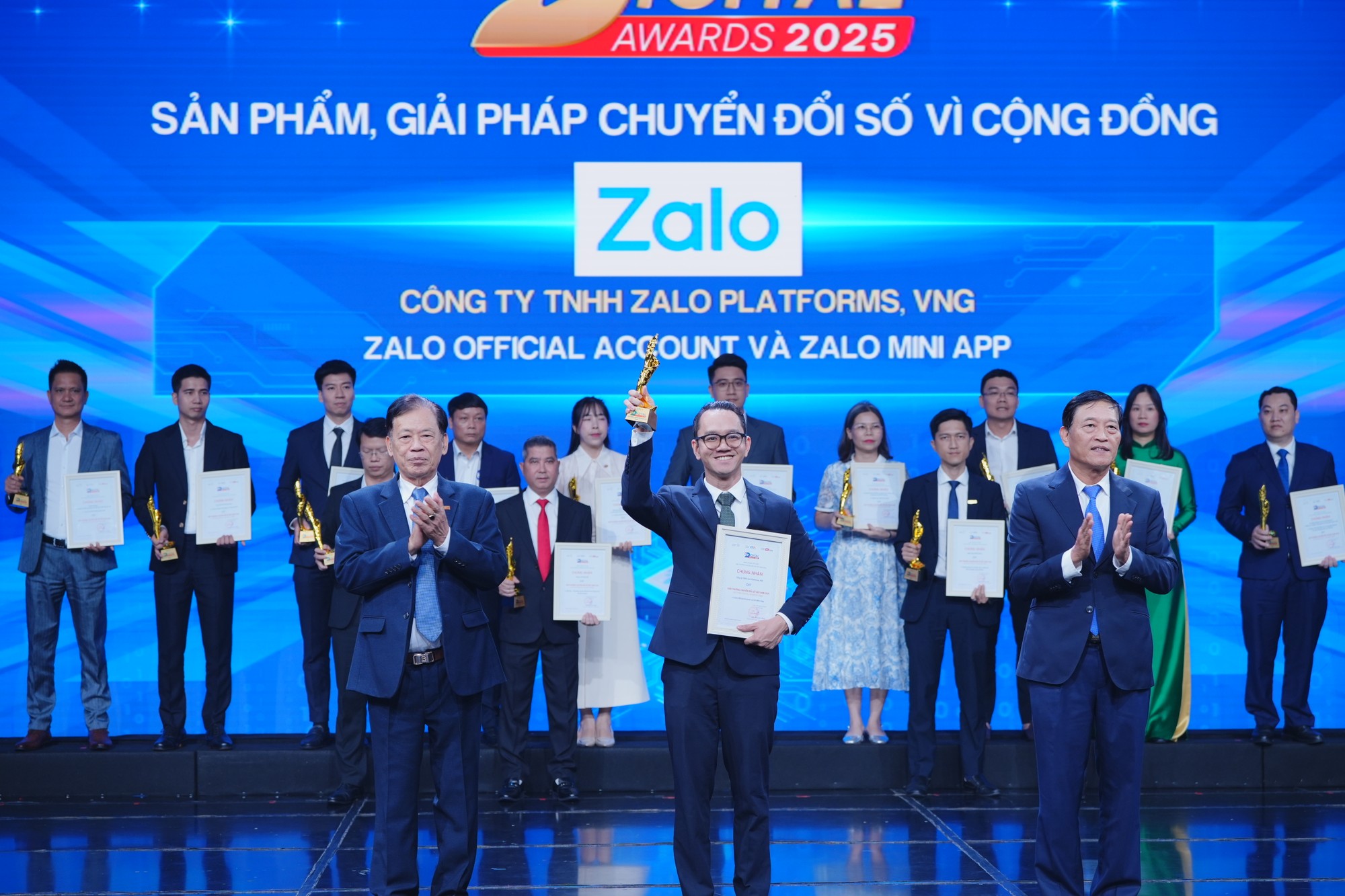 Ông Bùi Minh Đức đại diện Công ty TNHH Zalo Platforms, VN nhận giải. Ông Bùi Minh Đức đại diện Công ty TNHH Zalo Platforms, VN nhận giải.