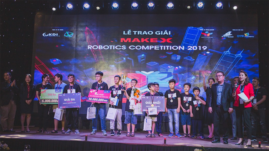 Hình ảnh học sinh tham gia các khóa học STEAM của KDI Education.