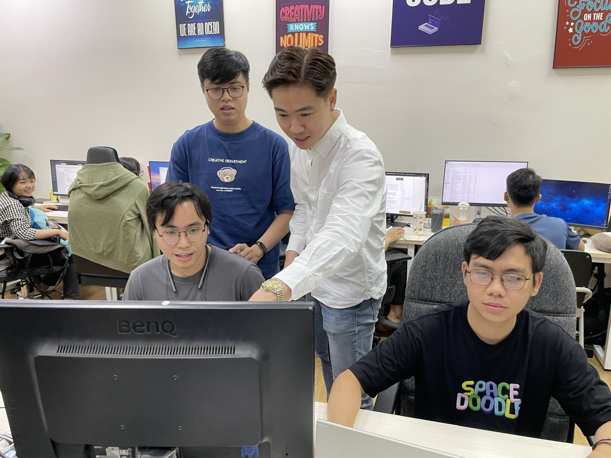 Các kỹ sư một công ty công nghệ hoạt động tại TP.HCM. Ảnh: Hà An. Mua ban du lieu 4.jpg