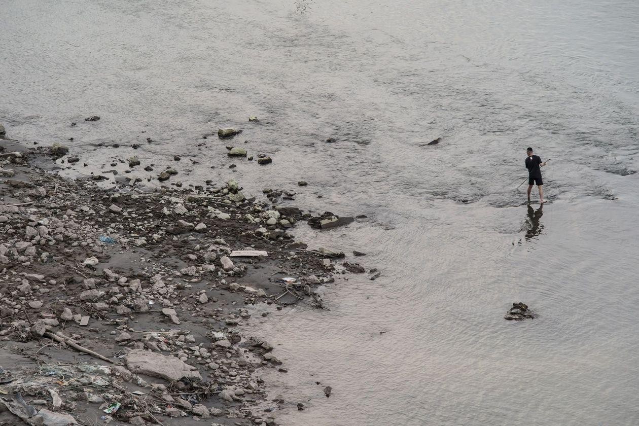 Một khúc cạn khô của sông Dương Tử ở Trùng Khánh (Ảnh: Bloomberg)