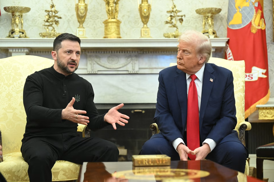 Tổng thống Trump nói với Tổng thống Ukraine Volodymyr Zelensky hôm 28/2 rằng, nếu không có viện trợ của Mỹ, đất nước của ông sẽ thua trong vòng vài tuần. Ảnh: AFP.