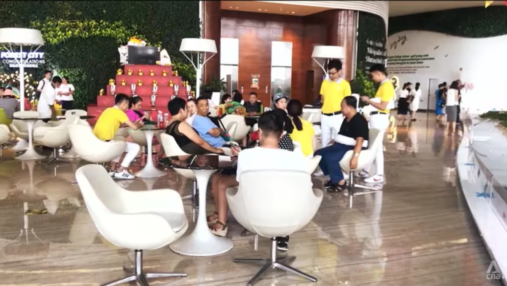 Forest City thu hút rất nhiều du khách Trung Quốc vào những ngày đầu. Ảnh: CNA. Hồi sinh Forest City Cú cược lớn của Malaysia vào thành phố ma 100 tỷ USD 4.png